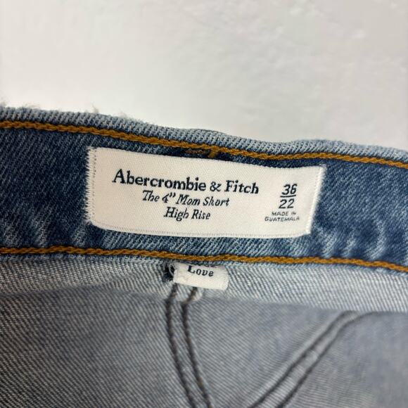 Abercrombie & Fitch Curve Love High Rise 4" Mom Short NWT Size 36/22 - Picture 3 of 5